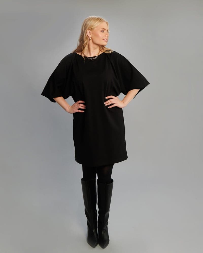 Winged Grace-mekko, musta